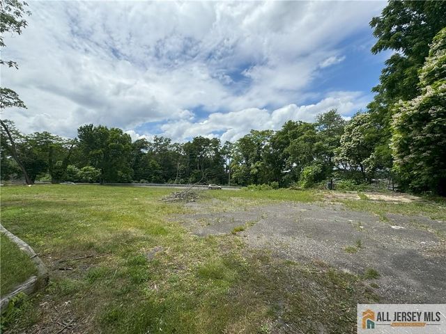 1 Wickatunk Road, Manalapan, NJ 07726
