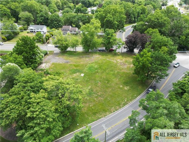 1 Wickatunk Road, Manalapan, NJ 07726
