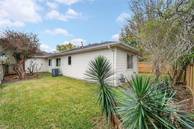 2135 Falling Oaks Road, Houston, TX 77038