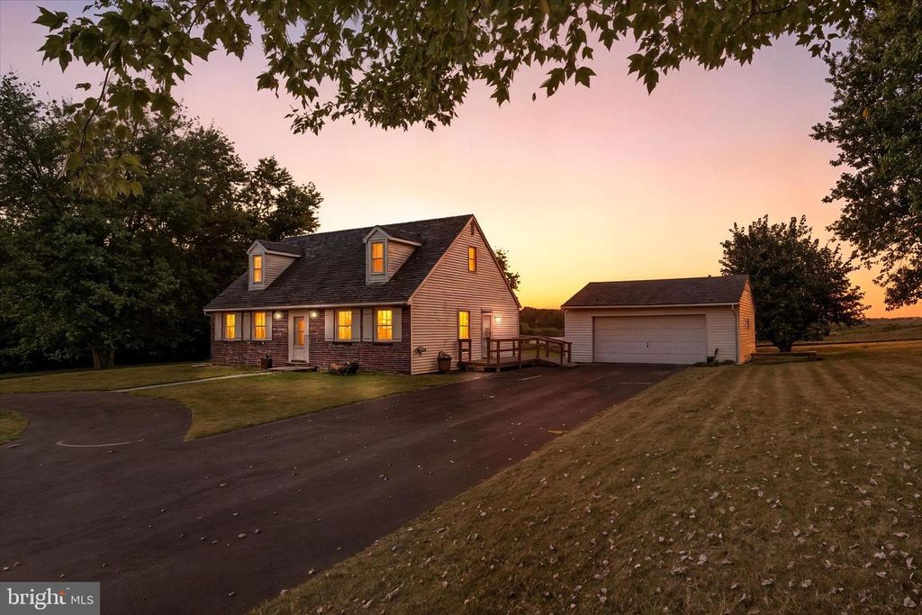 2748 JEFFERSON RD, Spring Grove, PA 17362