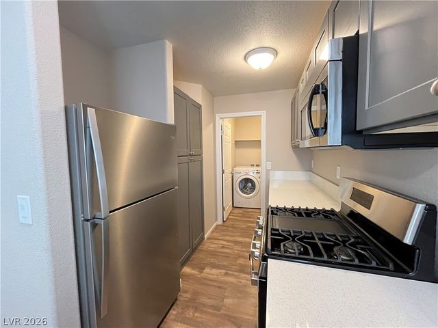 6633 LUND Drive, Las Vegas, NV 89108