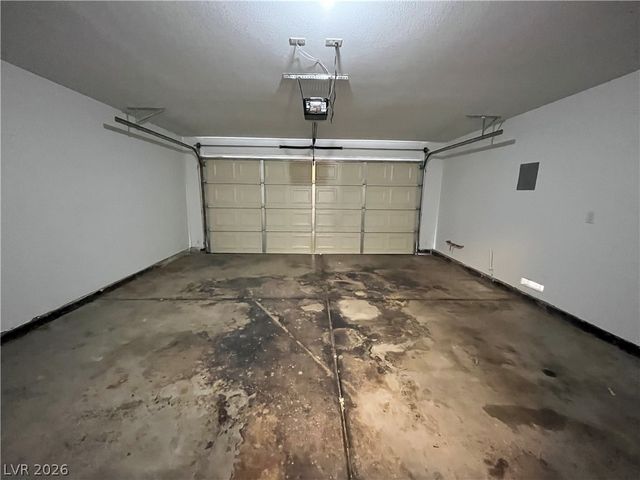 6633 LUND Drive, Las Vegas, NV 89108