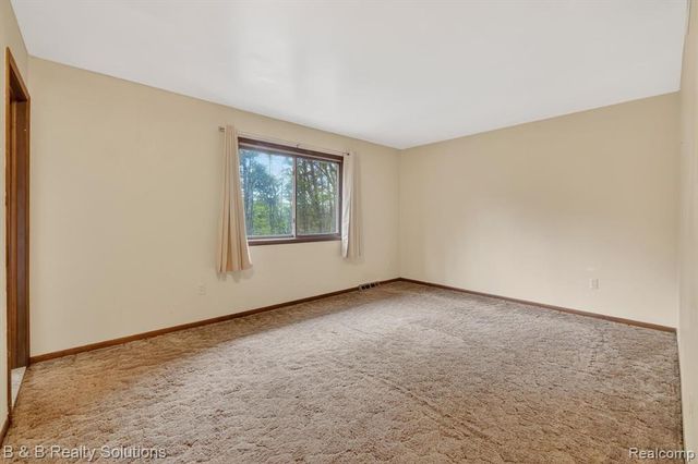 2467 N Lake George Road, Metamora, MI 48455
