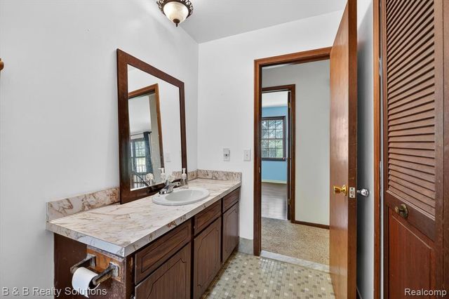 2467 N Lake George Road, Metamora, MI 48455
