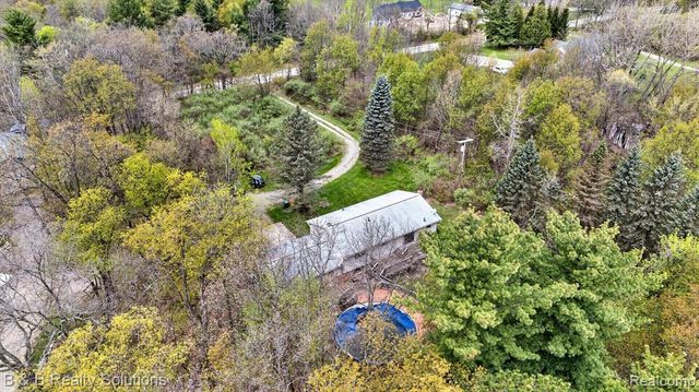 2467 N Lake George Road, Metamora, MI 48455
