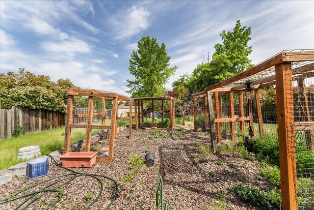 1841 Cascadia Circle, Medford, OR 97504