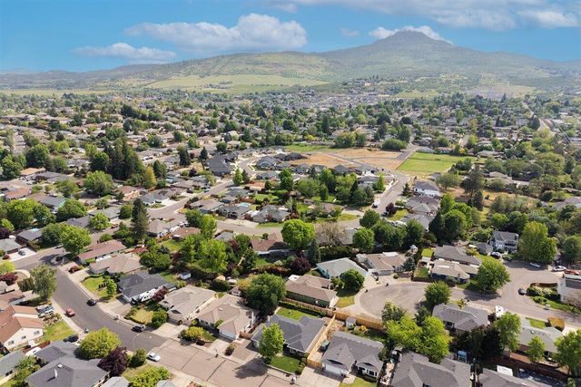 1841 Cascadia Circle, Medford, OR 97504