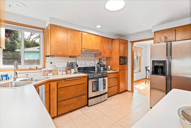 1841 Cascadia Circle, Medford, OR 97504