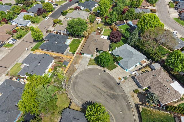 1841 Cascadia Circle, Medford, OR 97504