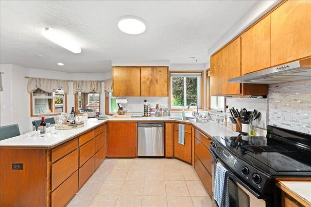 1841 Cascadia Circle, Medford, OR 97504
