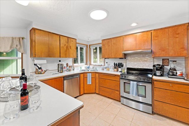 1841 Cascadia Circle, Medford, OR 97504