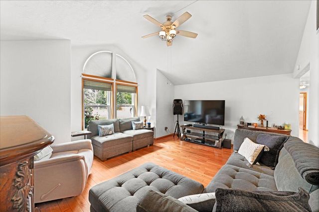 1841 Cascadia Circle, Medford, OR 97504
