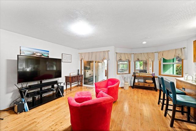 1841 Cascadia Circle, Medford, OR 97504