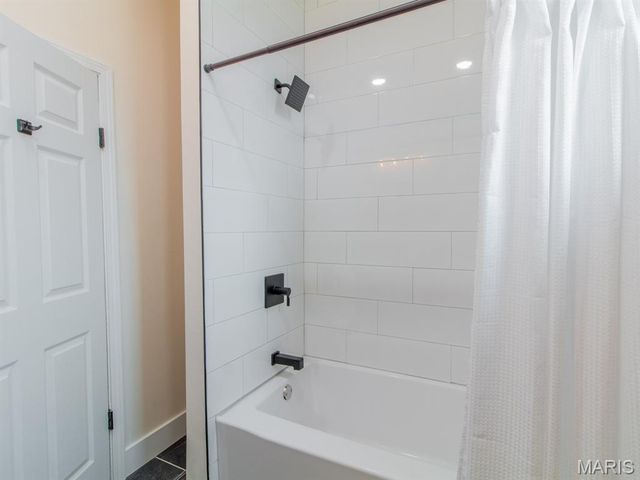 6212 Michigan Avenue, St Louis, MO 63111
