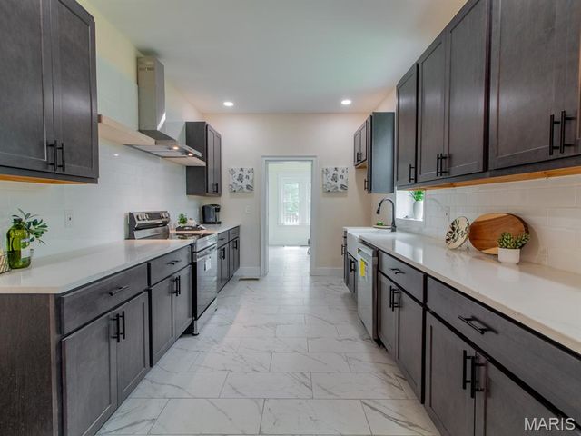 6212 Michigan Avenue, St Louis, MO 63111