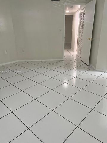 10241 NW 9th St Cir 213-5, Miami, FL 33172