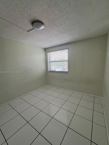 10241 NW 9th St Cir 213-5, Miami, FL 33172