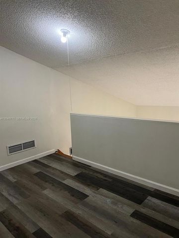 10241 NW 9th St Cir 213-5, Miami, FL 33172