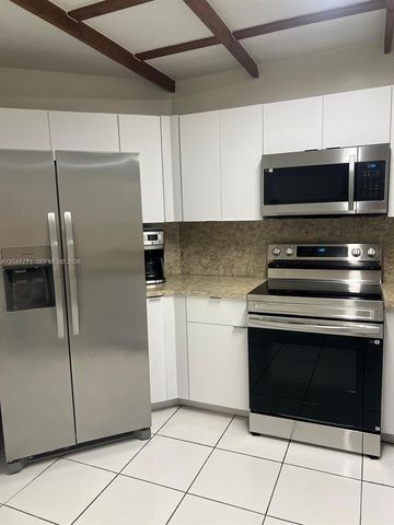 10241 NW 9th St Cir 213-5, Miami, FL 33172