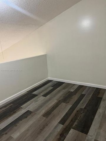 10241 NW 9th St Cir 213-5, Miami, FL 33172
