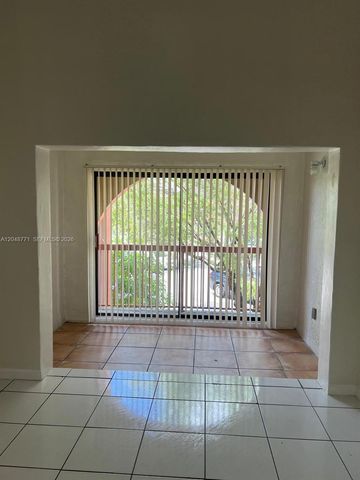 10241 NW 9th St Cir 213-5, Miami, FL 33172