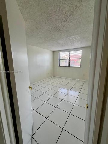 10241 NW 9th St Cir 213-5, Miami, FL 33172