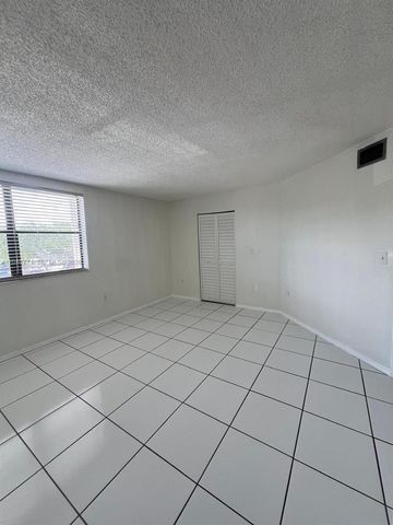 10241 NW 9th St Cir 213-5, Miami, FL 33172