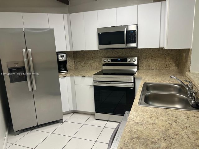 10241 NW 9th St Cir 213-5, Miami, FL 33172