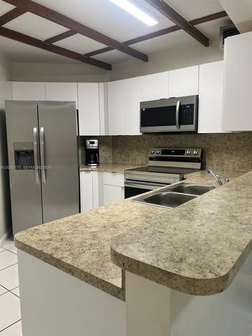 10241 NW 9th St Cir 213-5, Miami, FL 33172