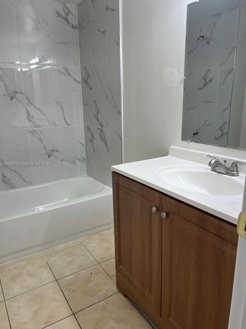 10241 NW 9th St Cir 213-5, Miami, FL 33172
