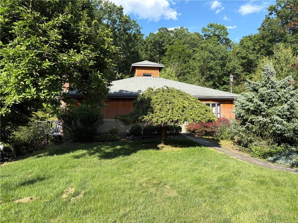 3137 Harts Run Rd, Hampton, PA 15101