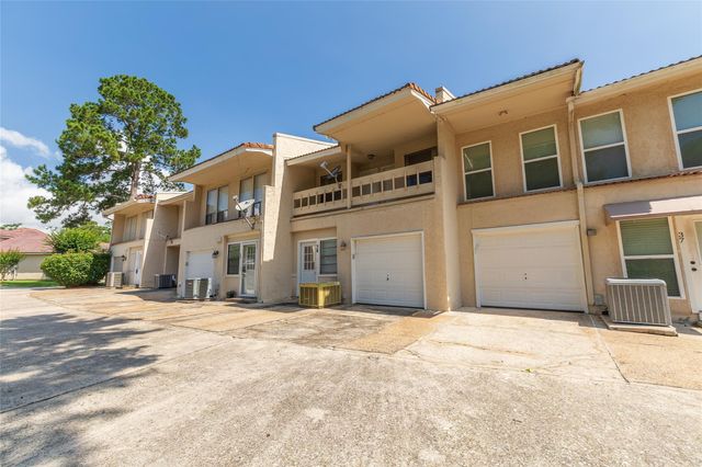 38 Regency Point, Conroe, TX 77356