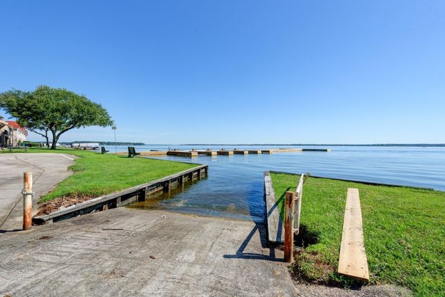 38 Regency Point, Conroe, TX 77356