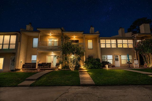 38 Regency Point, Conroe, TX 77356