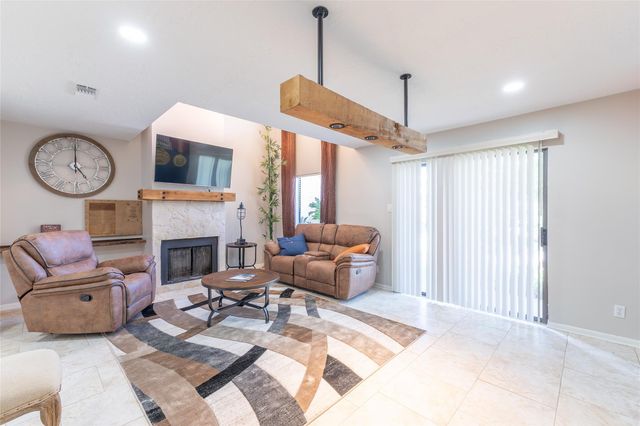 38 Regency Point, Conroe, TX 77356