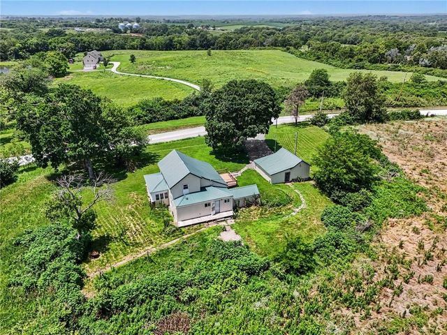 5597 SW County Line Road, Trimble, MO 64492