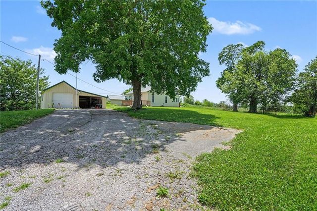 5597 SW County Line Road, Trimble, MO 64492