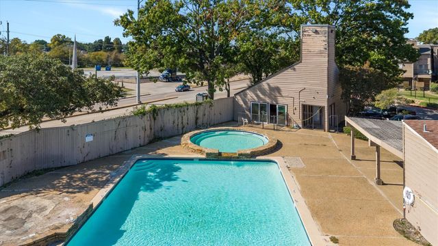 9807 Walnut Street 202, Dallas, TX 75243