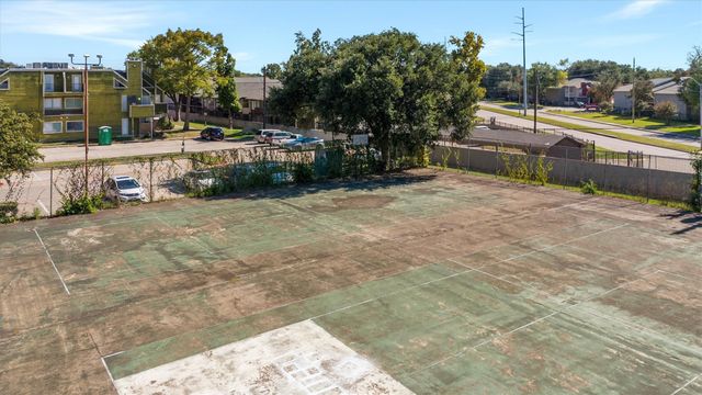 9807 Walnut Street 202, Dallas, TX 75243