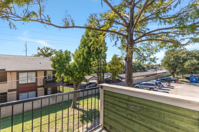 9807 Walnut Street 202, Dallas, TX 75243