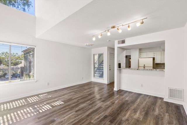 9807 Walnut Street 202, Dallas, TX 75243