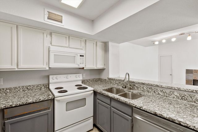 9807 Walnut Street 202, Dallas, TX 75243