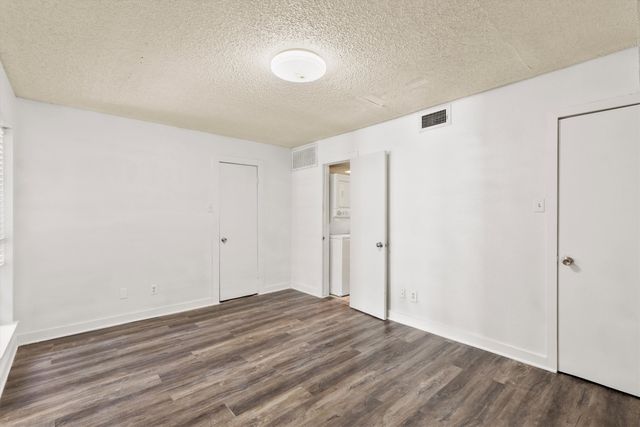 9807 Walnut Street 202, Dallas, TX 75243