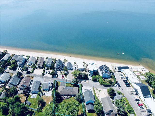 17 Locust Street, Riverhead, NY 11901