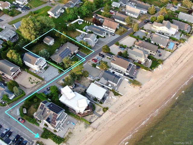 17 Locust Street, Riverhead, NY 11901