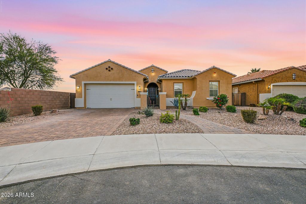 Image 2 of property listing at 7962 S PARKCREST Street, Gilbert, AZ 85298