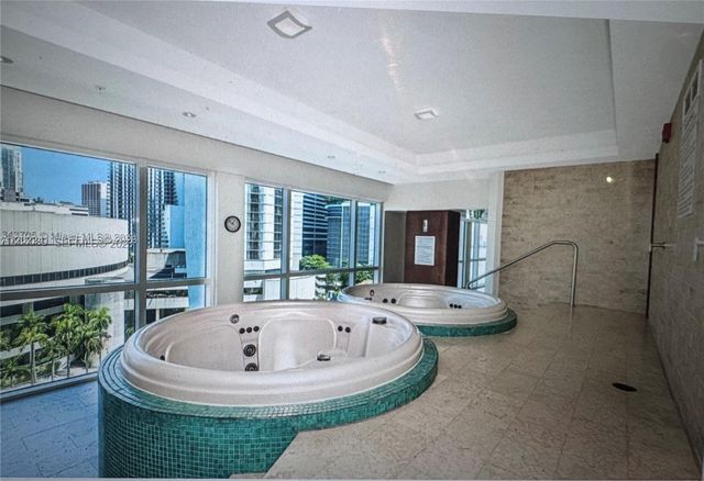 31 SE 5th St 2507, Miami, FL 33131