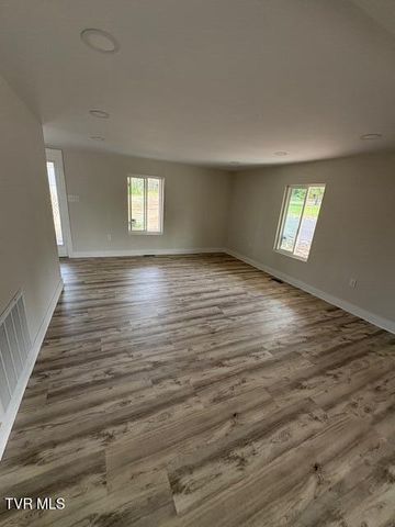 2496 Siam Road, Elizabethton, TN 37643