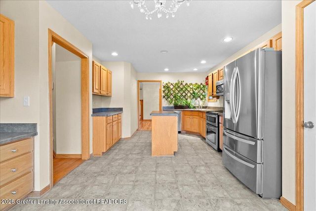 325 Geneva Circle 16, Lansing, MI 48917