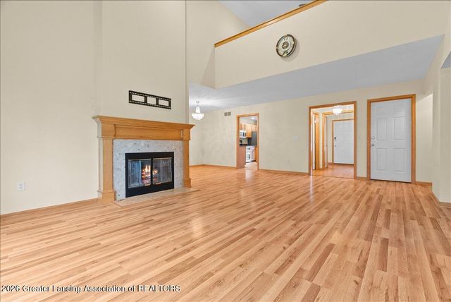 325 Geneva Circle 16, Lansing, MI 48917